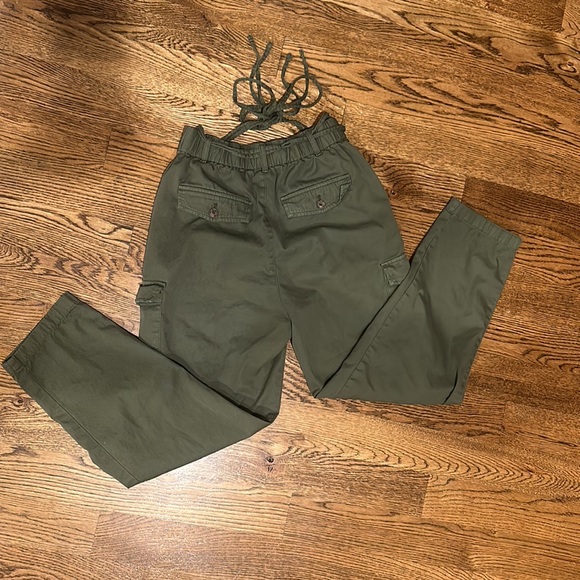 GAP High Rise Pleated Cargo Pants with Washwell - Picture 5 of 5